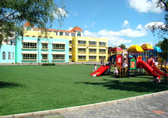 中小学合成材料面层运动场地