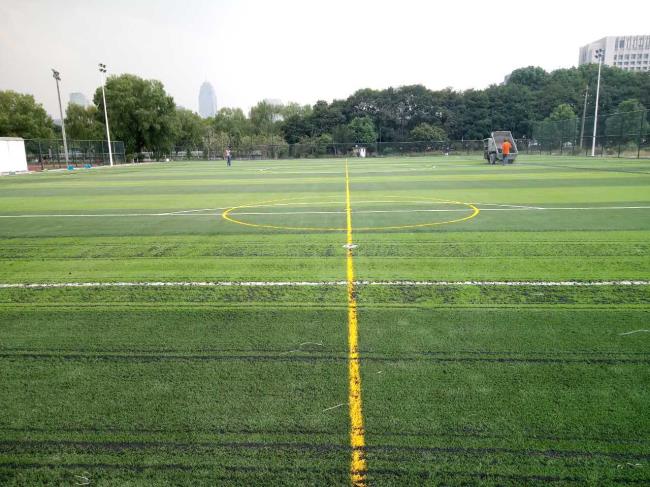 造成人造草坪色差的几大因素列举