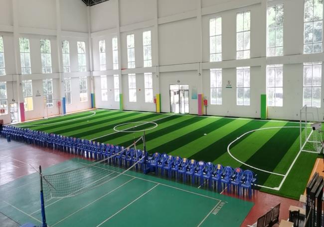 仿真草坪足球场让学生们健康运动快乐成长