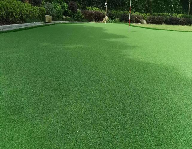 仿真草皮为什么如此受人们的青睐，有哪些特性呢？