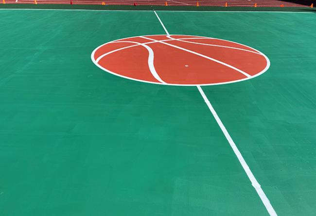 硅PU球场施工变色问题分析