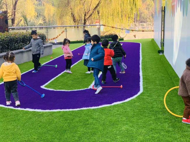 幼儿园人造草坪铺设必须留意什么难题?