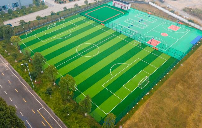 仿真草坪内填充石英砂会用什么方式